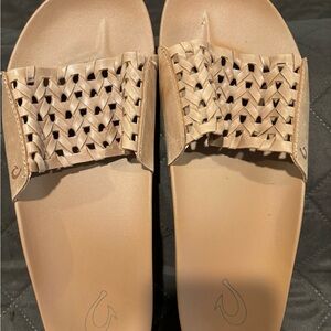 COPY - OluKai Kamola slides, women’s size 10
